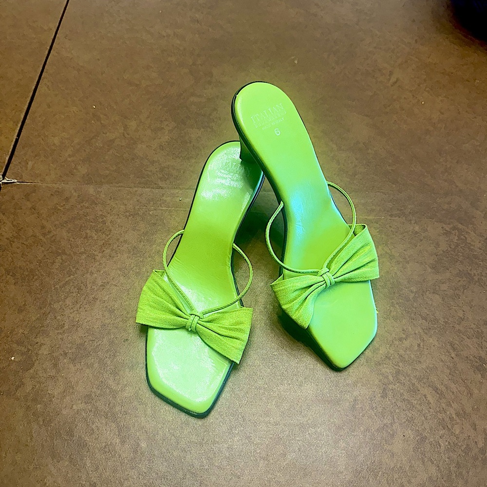 ITALIAN Shoe Makers Size 6. 2.5” heel. Satin material on top. Leather sole.